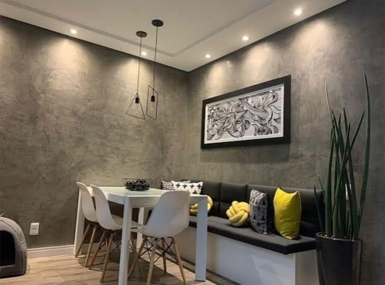 Sala de jantar com acabamento decorativo