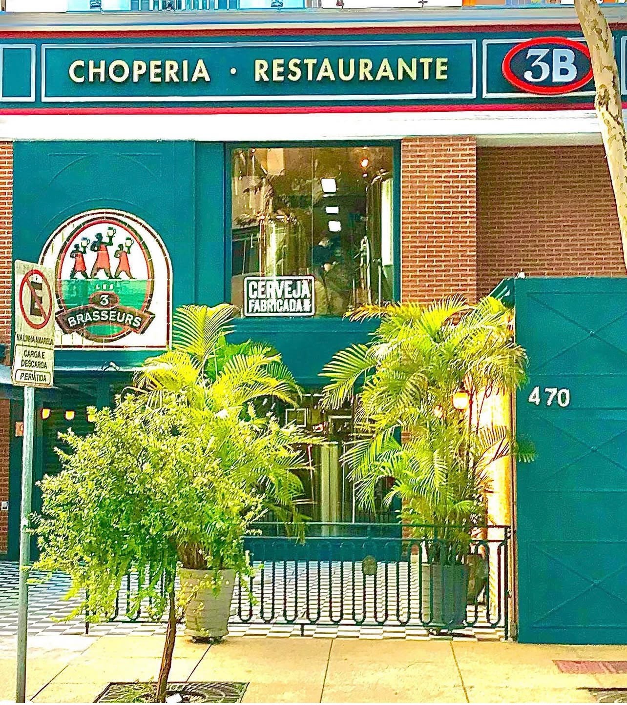 Fachada de choperia e restaurante