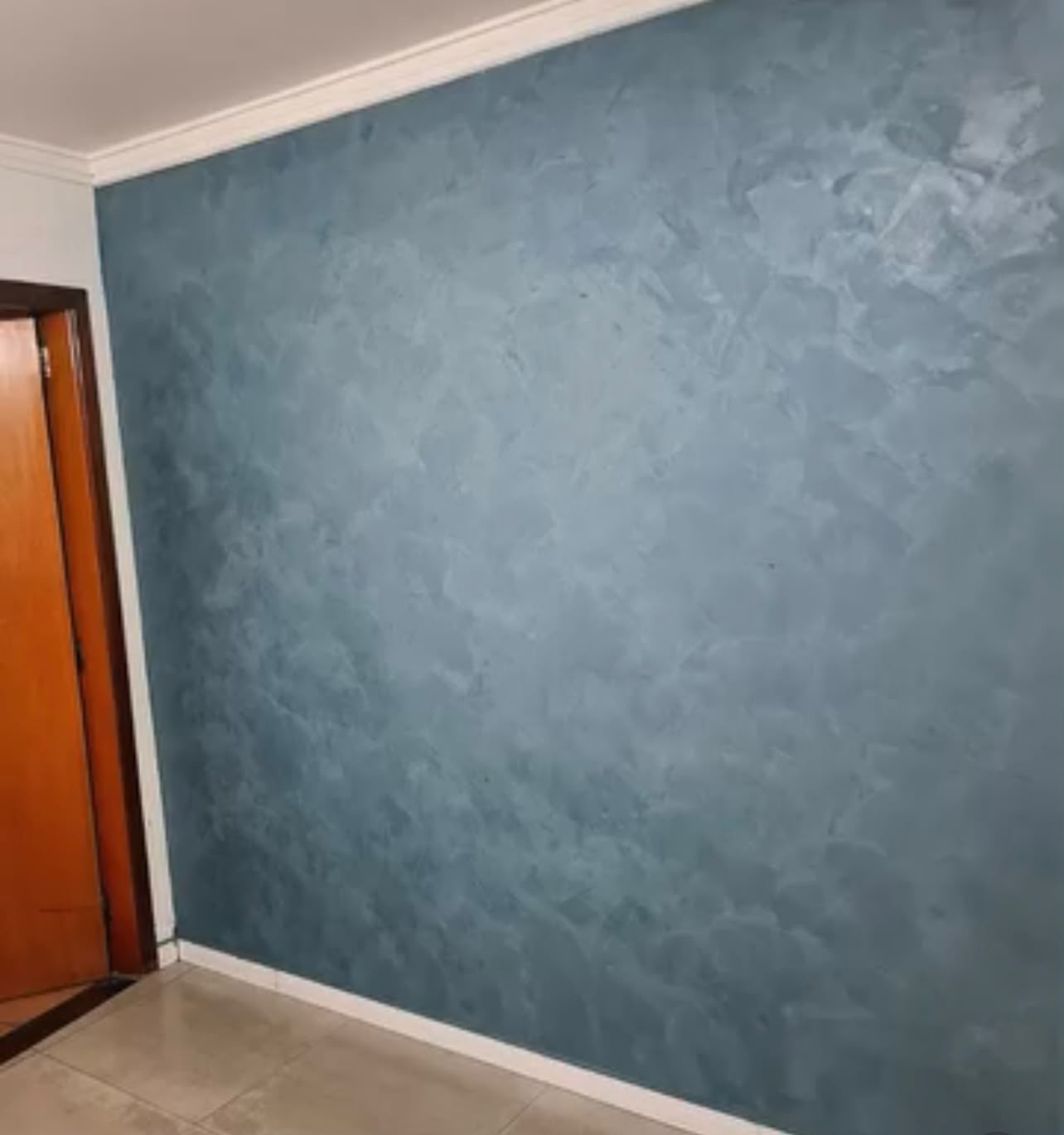 Acabamento decorativo azul acinzentado
